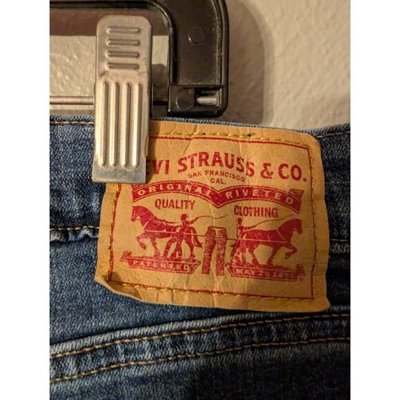 Levi's Women's Boyfriend Jeans Size 33 Mid-Rise Stretch Cropped - Picture 5 of 7